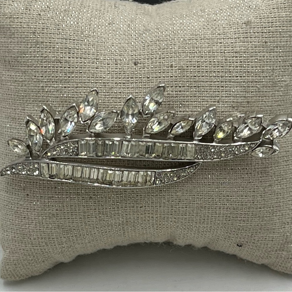 Vintage Rare Crown Trifari‎ Clear Rhinestone Baguette Pave Ornate Spray Brooch